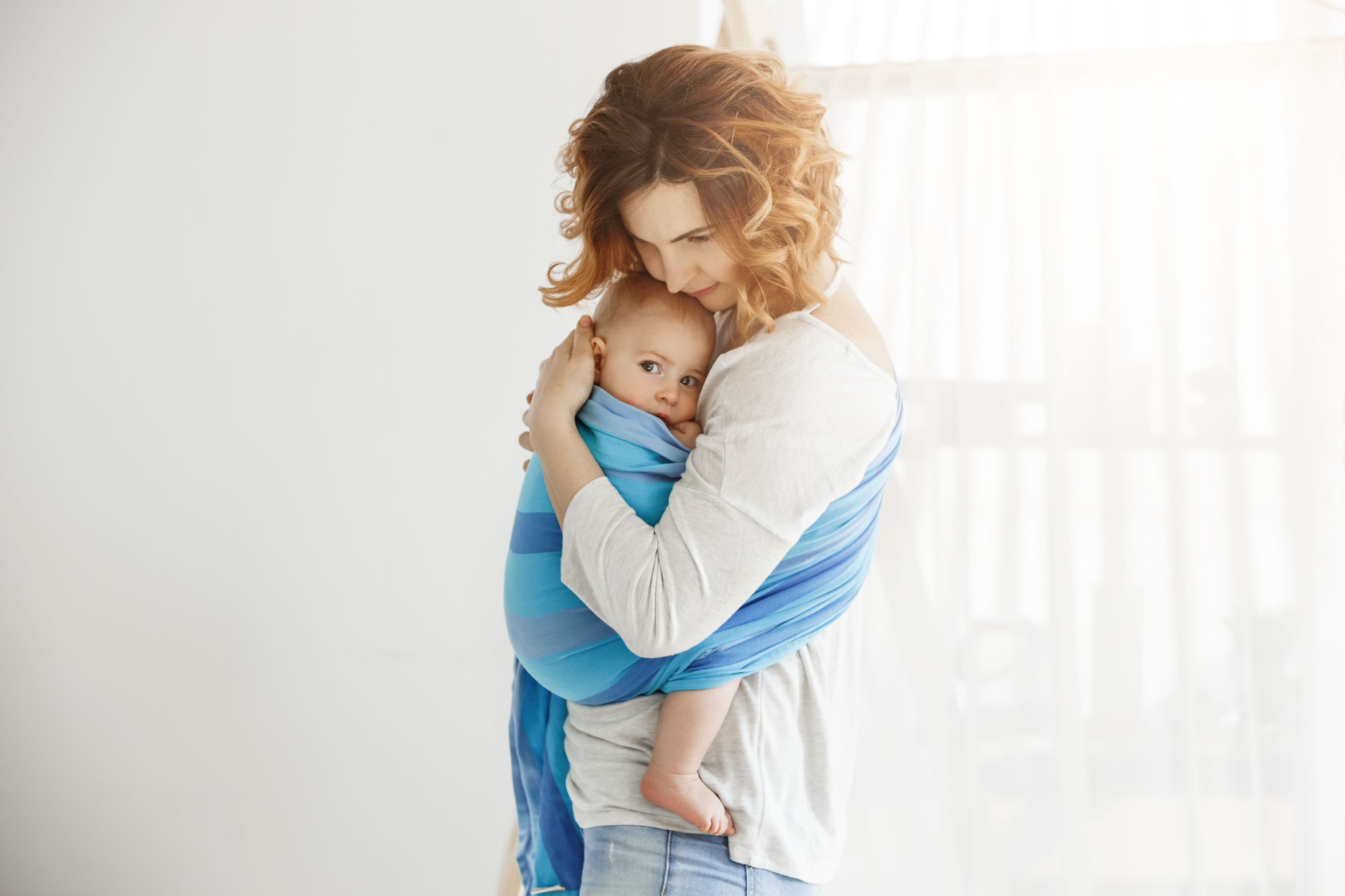 Babywearing: 5+1 λόγοι για να φοράς το μωρό σου