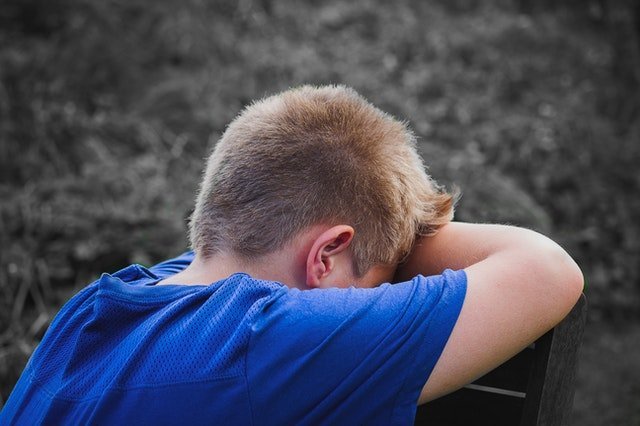 τι είναι ο αυτισμός αγόρι που κλαίει